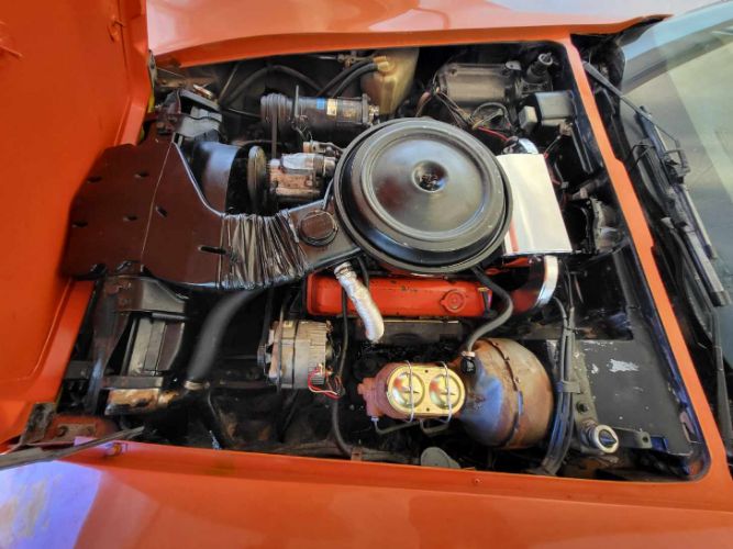 Chevrolet-Corvette-1976-10