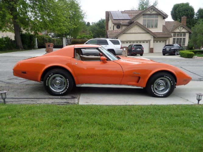 Chevrolet-Corvette-1976-2