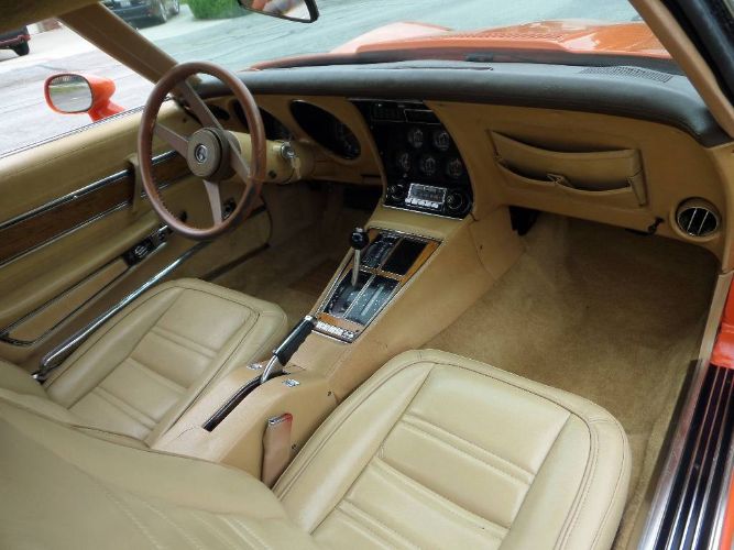 Chevrolet-Corvette-1976-23