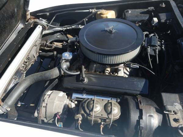 Chevrolet-Corvette-1976-3