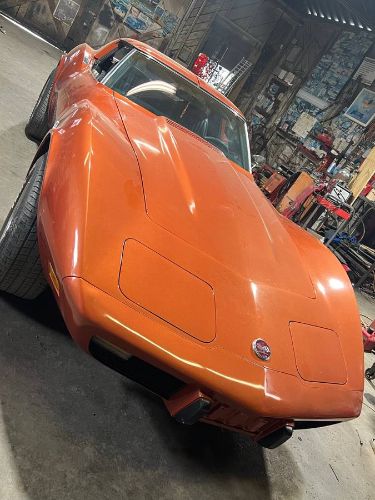 Chevrolet-Corvette-1976-3