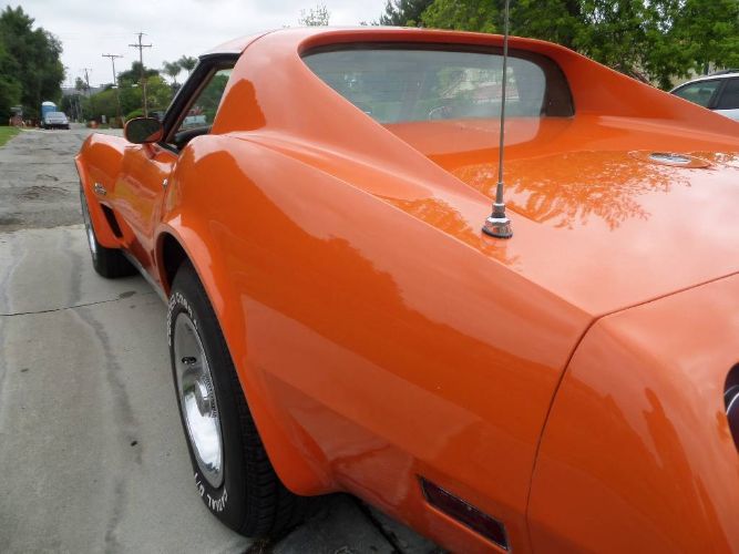 Chevrolet-Corvette-1976-4
