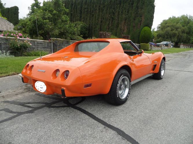Chevrolet-Corvette-1976-5