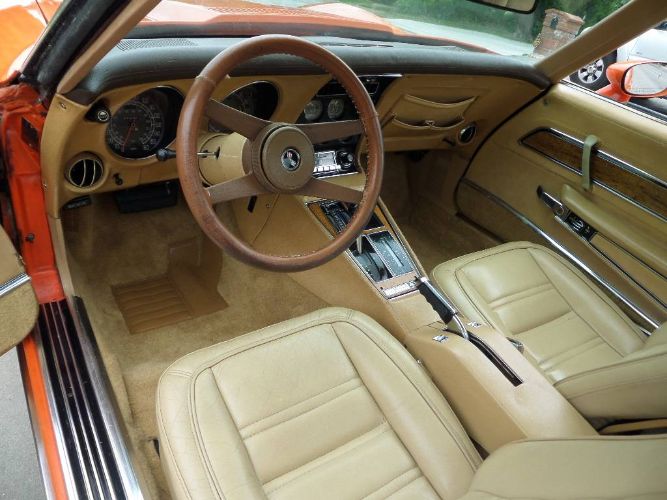 Chevrolet-Corvette-1976-7