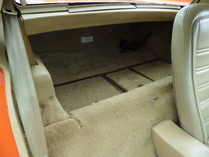 Chevrolet-Corvette-1976-8