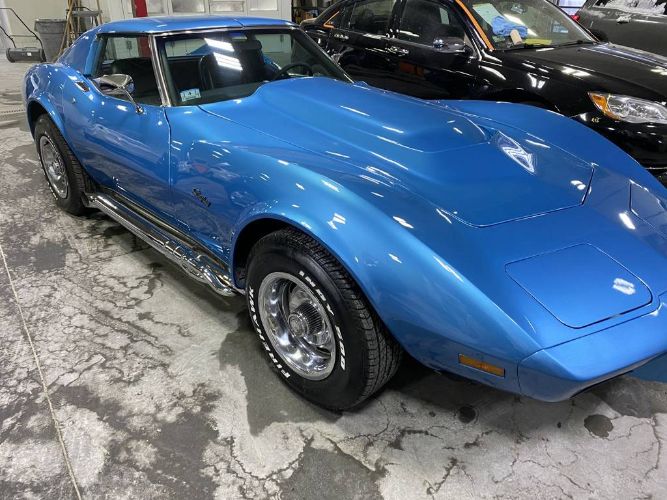 Chevrolet-Corvette-1976-9
