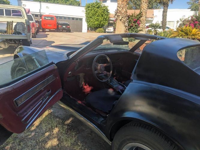 Chevrolet-Corvette-1976-Black-Cranberry-2