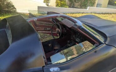 Chevrolet-Corvette-1976-Black-Cranberry-3