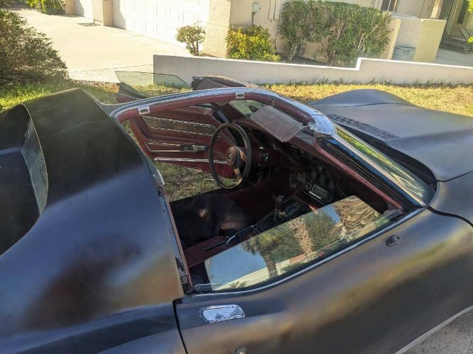 Chevrolet-Corvette-1976-Black-Cranberry-3