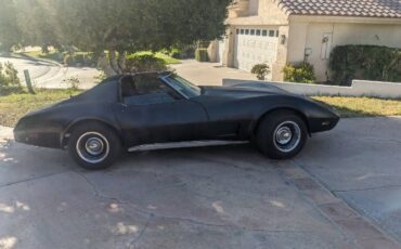 Chevrolet-Corvette-1976-Black-Cranberry-4