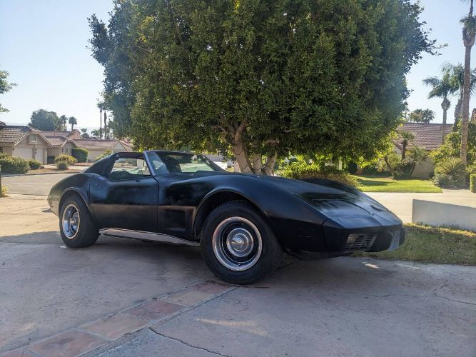 Chevrolet-Corvette-1976-Black-Cranberry-6