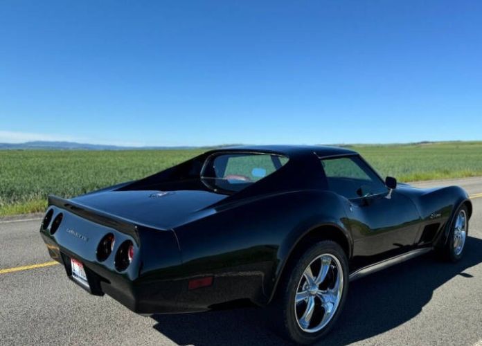 Chevrolet-Corvette-1976-Black-Dark-Red-11