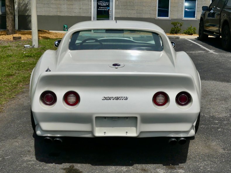 Chevrolet-Corvette-1976-Classic-White-Saddle-Brown-26