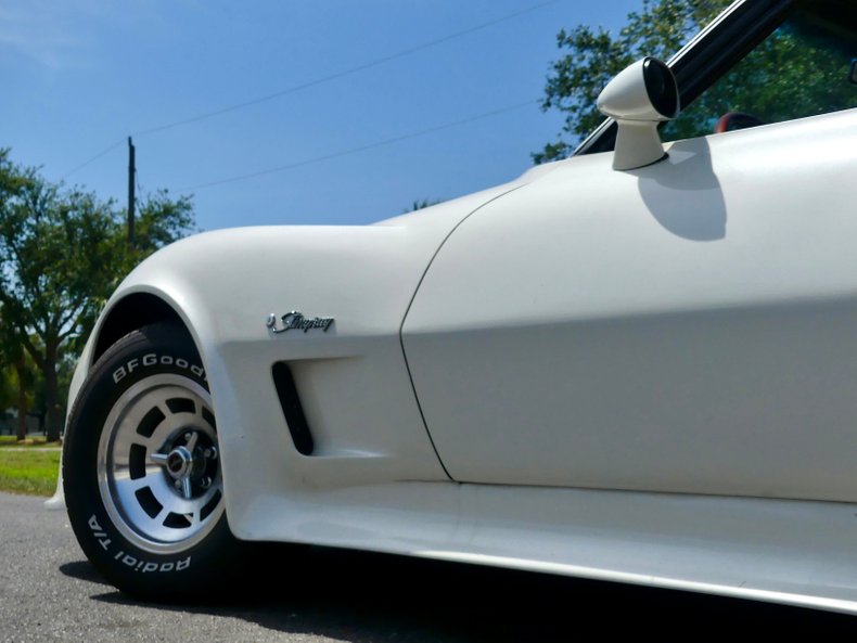 Chevrolet-Corvette-1976-Classic-White-Saddle-Brown-9