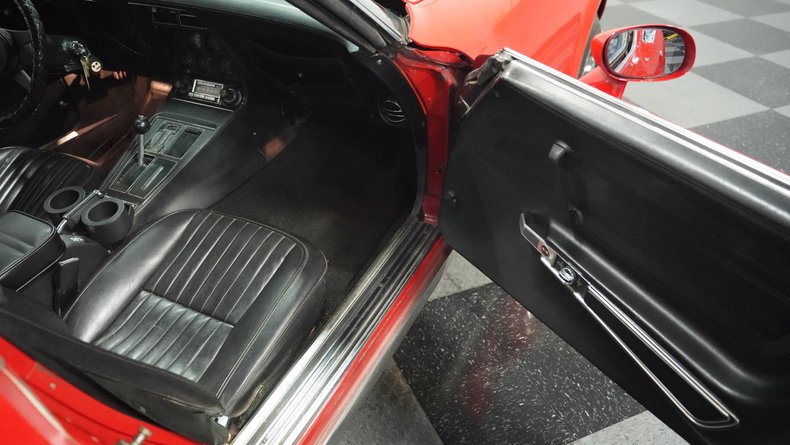 Chevrolet-Corvette-1976-Corvette-Red-Black-11