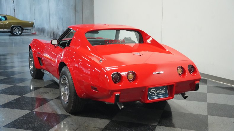 Chevrolet-Corvette-1976-Corvette-Red-Black-17
