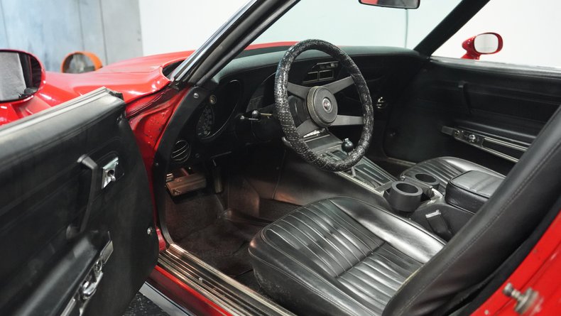Chevrolet-Corvette-1976-Corvette-Red-Black-2