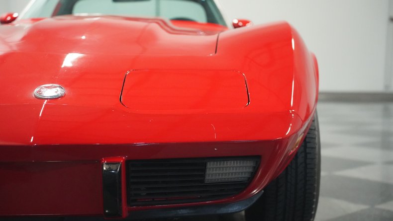 Chevrolet-Corvette-1976-Corvette-Red-Black-27