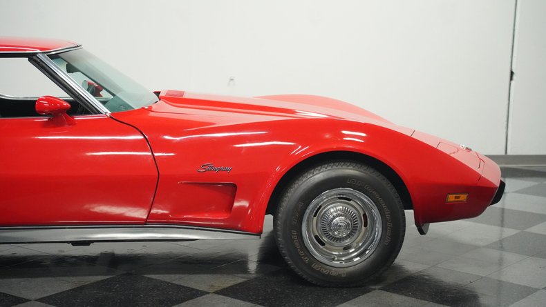 Chevrolet-Corvette-1976-Corvette-Red-Black-33