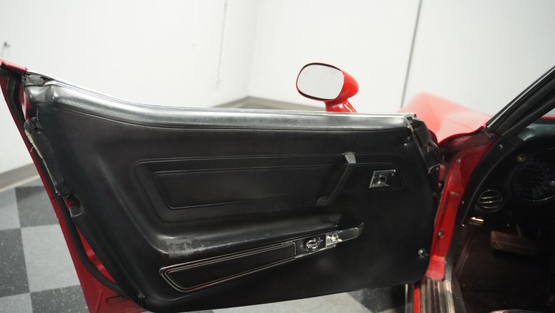 Chevrolet-Corvette-1976-Corvette-Red-Black-38