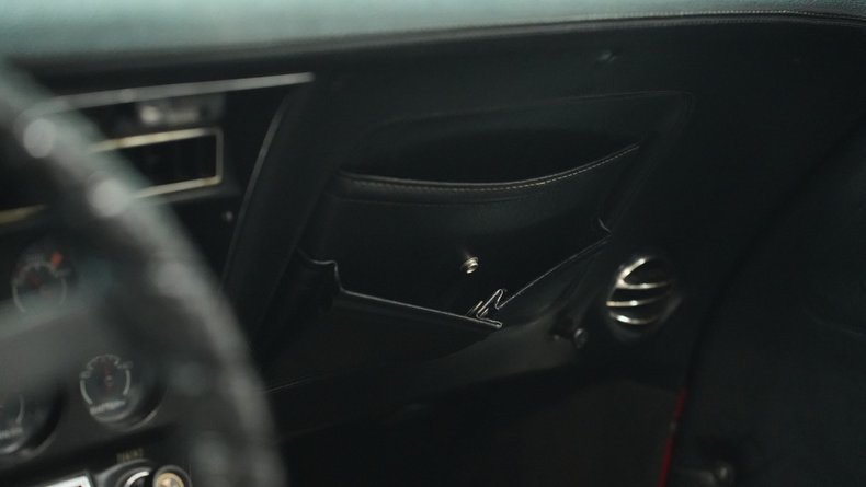Chevrolet-Corvette-1976-Corvette-Red-Black-44