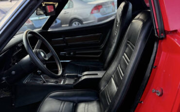 Chevrolet-Corvette-1976-Coupe-13