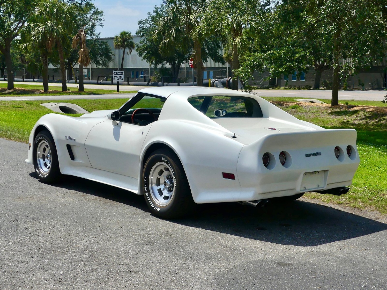Chevrolet-Corvette-1976-Coupe-14