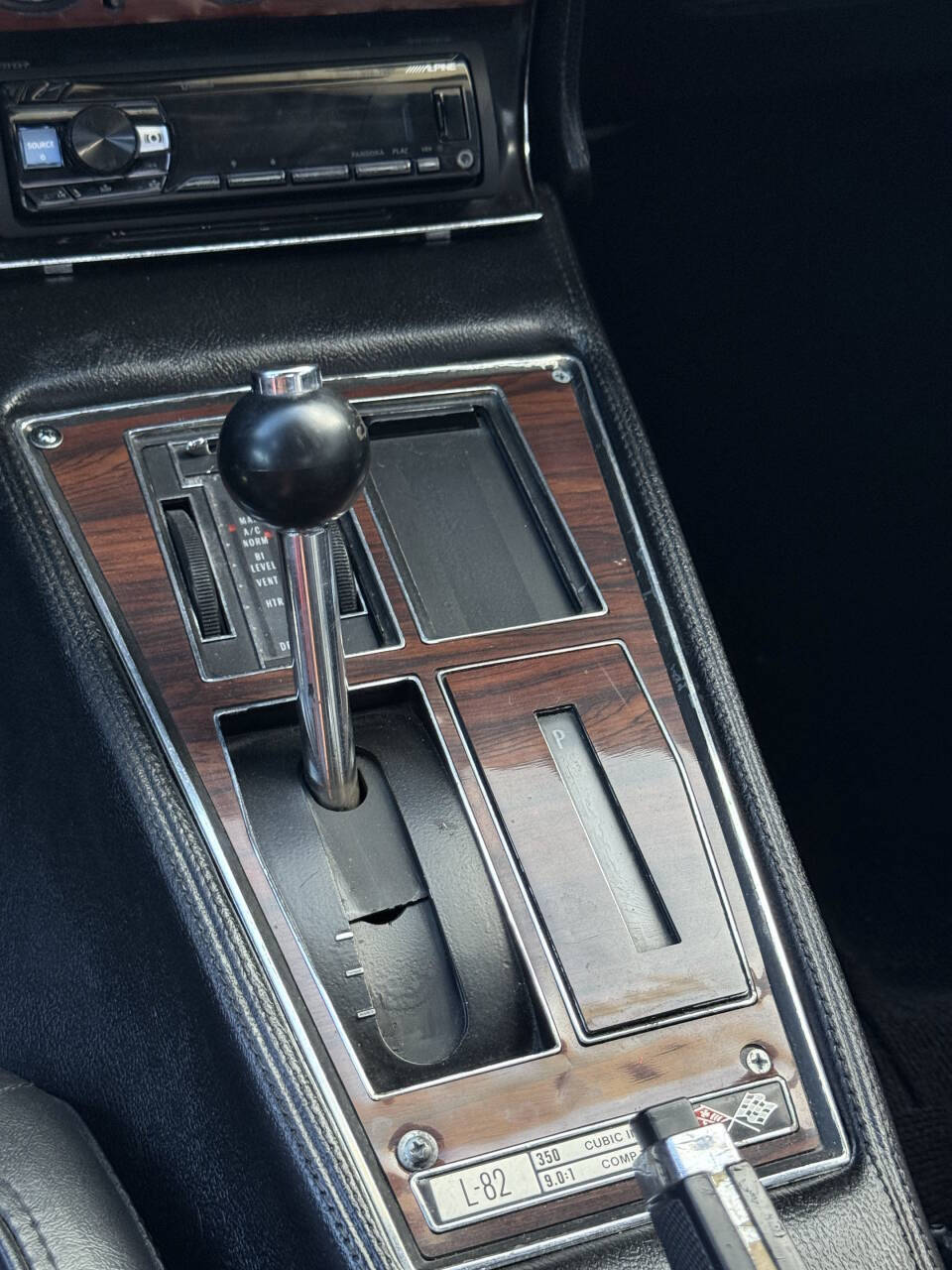 Chevrolet-Corvette-1976-Coupe-15