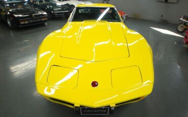 Chevrolet-Corvette-1976-Coupe-2