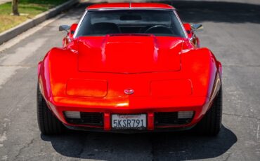 Chevrolet-Corvette-1976-Coupe-2