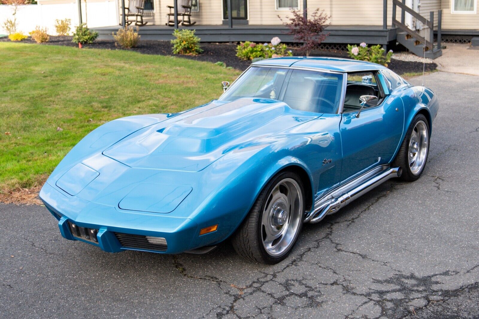 Chevrolet-Corvette-1976-Coupe-2