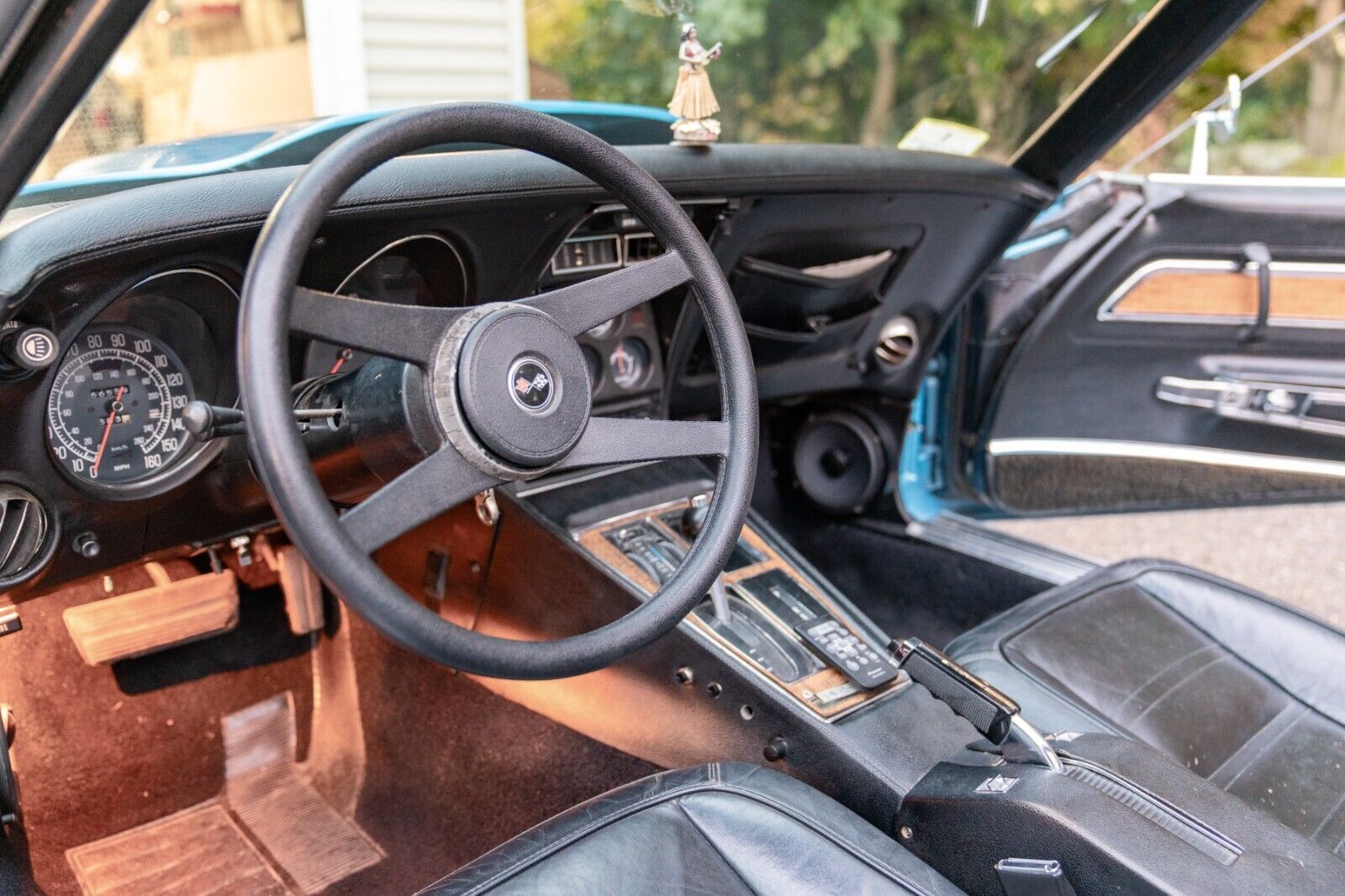 Chevrolet-Corvette-1976-Coupe-21