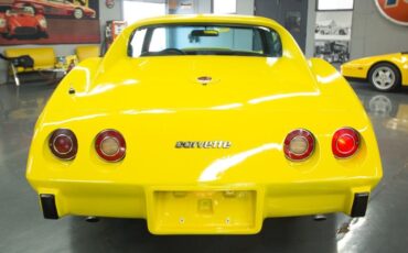 Chevrolet-Corvette-1976-Coupe-7