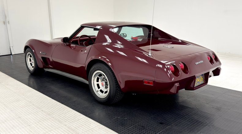 Chevrolet-Corvette-1976-Medium-Claret-Dark-Firethorn-3