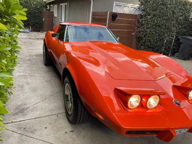Chevrolet-Corvette-1976-Orange-11