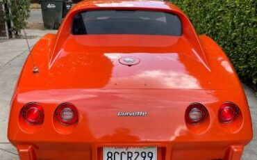 Chevrolet-Corvette-1976-Orange-12