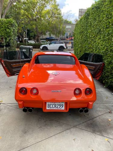Chevrolet-Corvette-1976-Orange-14