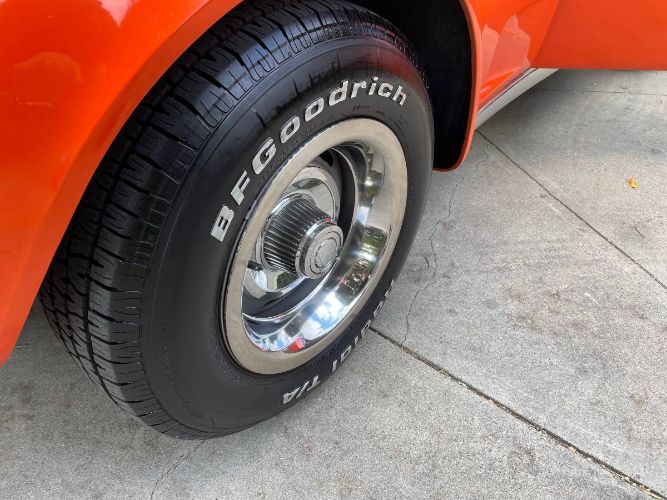 Chevrolet-Corvette-1976-Orange-16