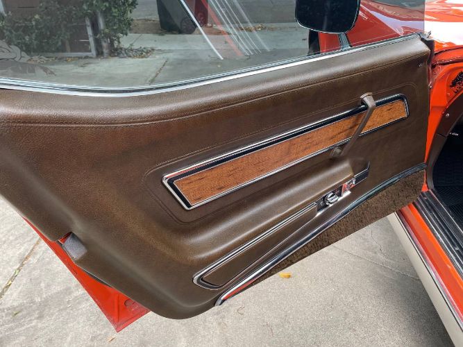 Chevrolet-Corvette-1976-Orange-3