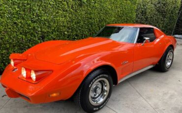 Chevrolet-Corvette-1976-Orange