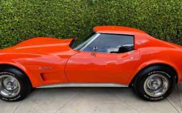 Chevrolet-Corvette-1976-Orange-9