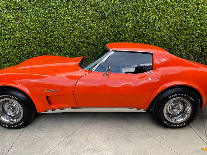 Chevrolet-Corvette-1976-Orange-9