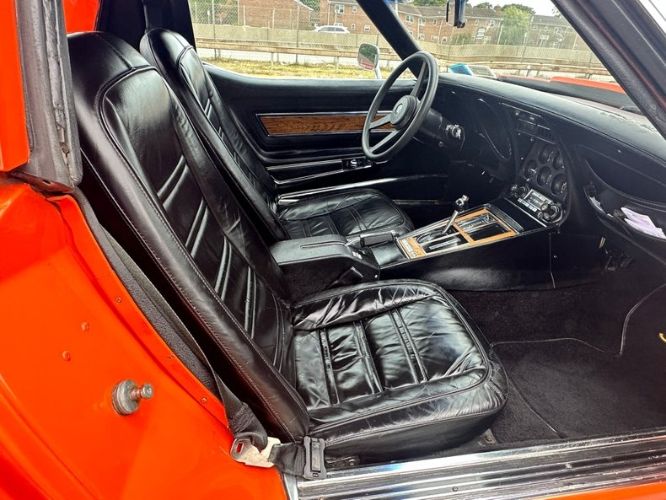 Chevrolet-Corvette-1976-Orange-Flame-Black-Leather-6