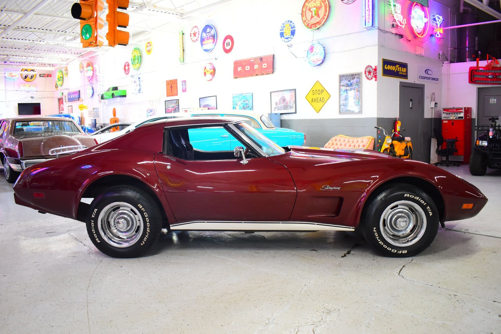 Chevrolet-Corvette-1976-Other-3