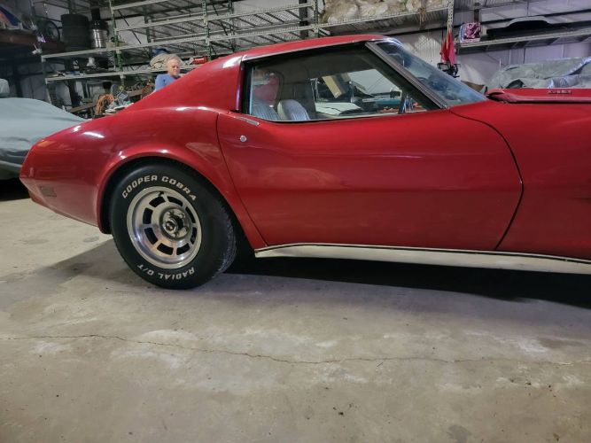 Chevrolet-Corvette-1976-Red-24