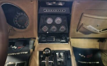 Chevrolet-Corvette-1976-Red-3