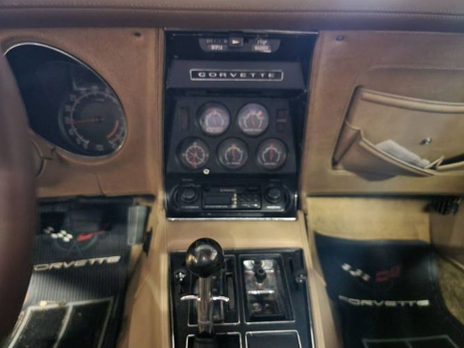 Chevrolet-Corvette-1976-Red-3
