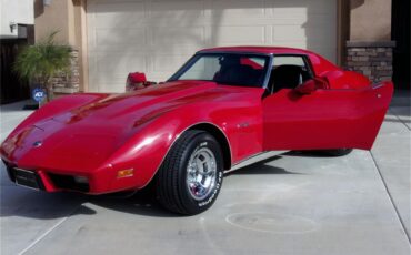 Chevrolet-Corvette-1976-Red-Black-11