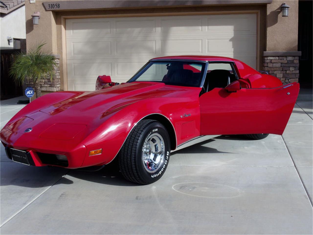 Chevrolet-Corvette-1976-Red-Black-11