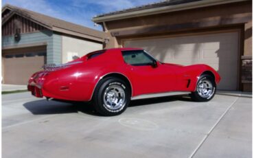 Chevrolet-Corvette-1976-Red-Black-4